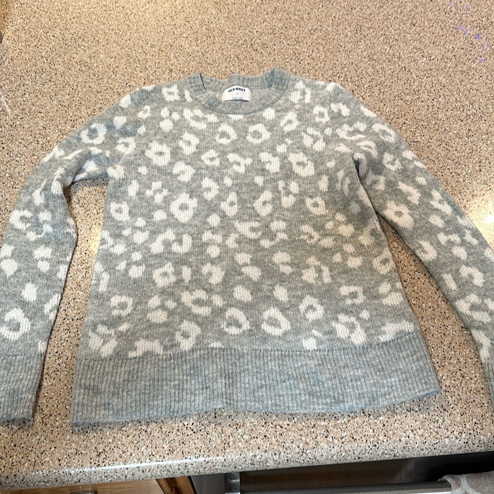 Old Navy - soft sweater. Excellent condition. Size XS.